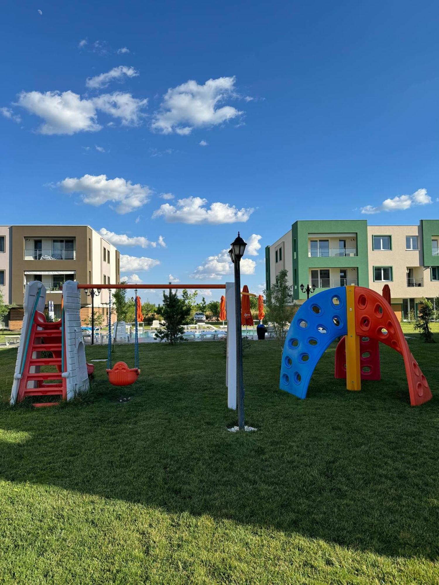 Libertatii Gardens Poolside Airport&Therme Otopeni Εξωτερικό φωτογραφία