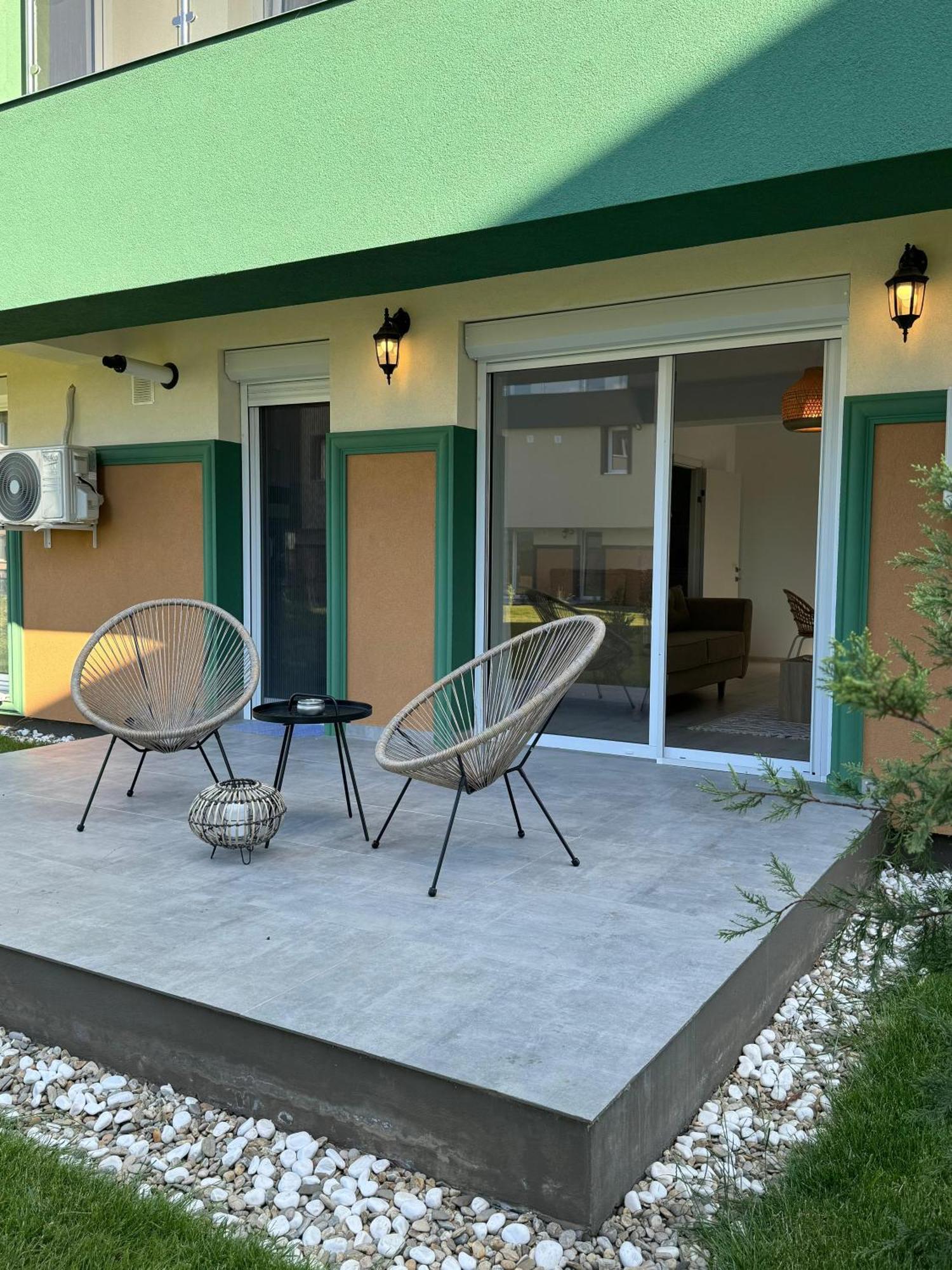 Libertatii Gardens Poolside Airport&Therme Otopeni Εξωτερικό φωτογραφία